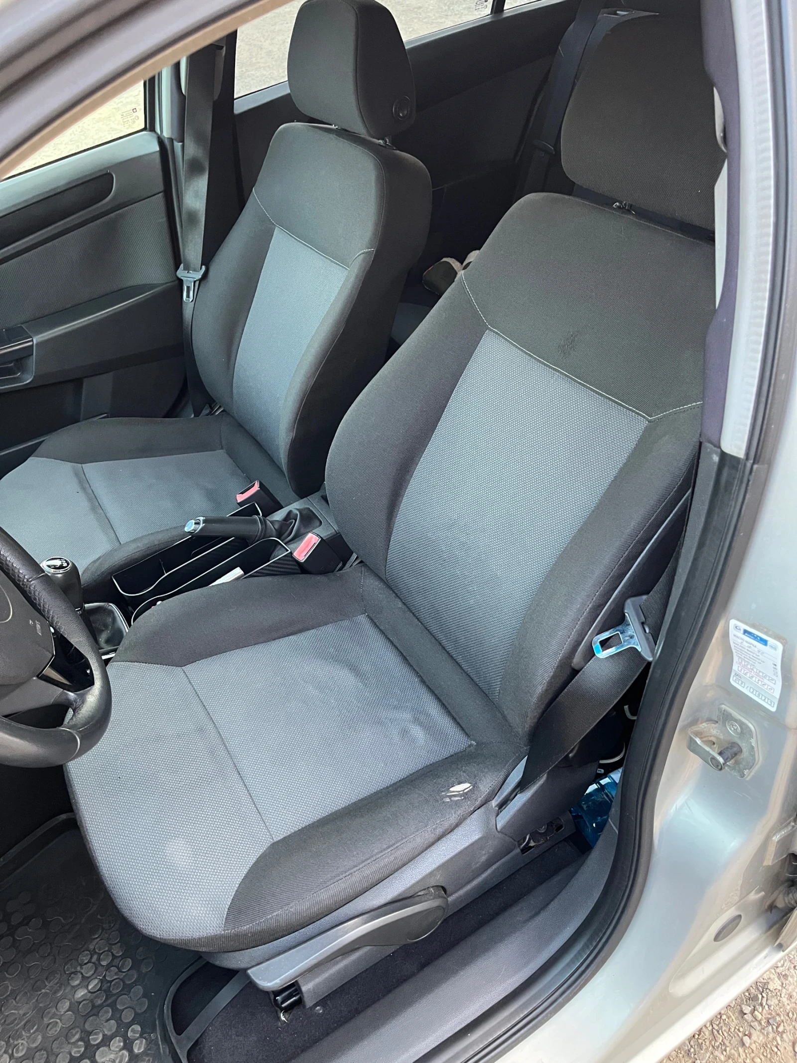 Opel Astra 1, 9 CDTI 120hp - изображение 5