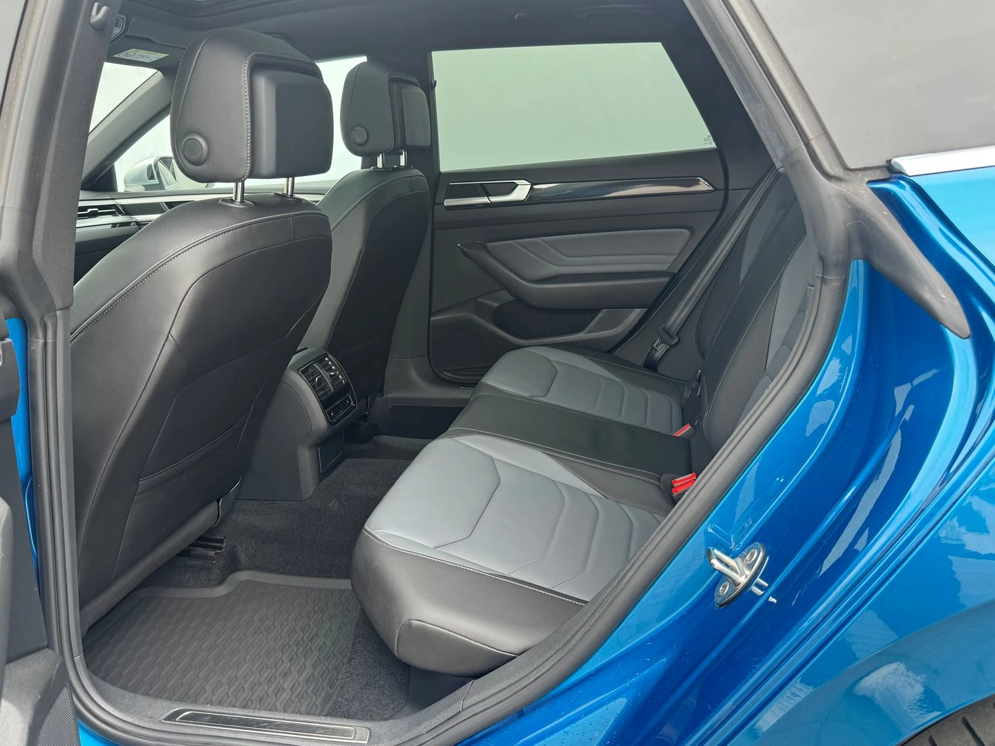 VW Arteon PA R-Line 1.4 eHybrid OPF DSG - изображение 4