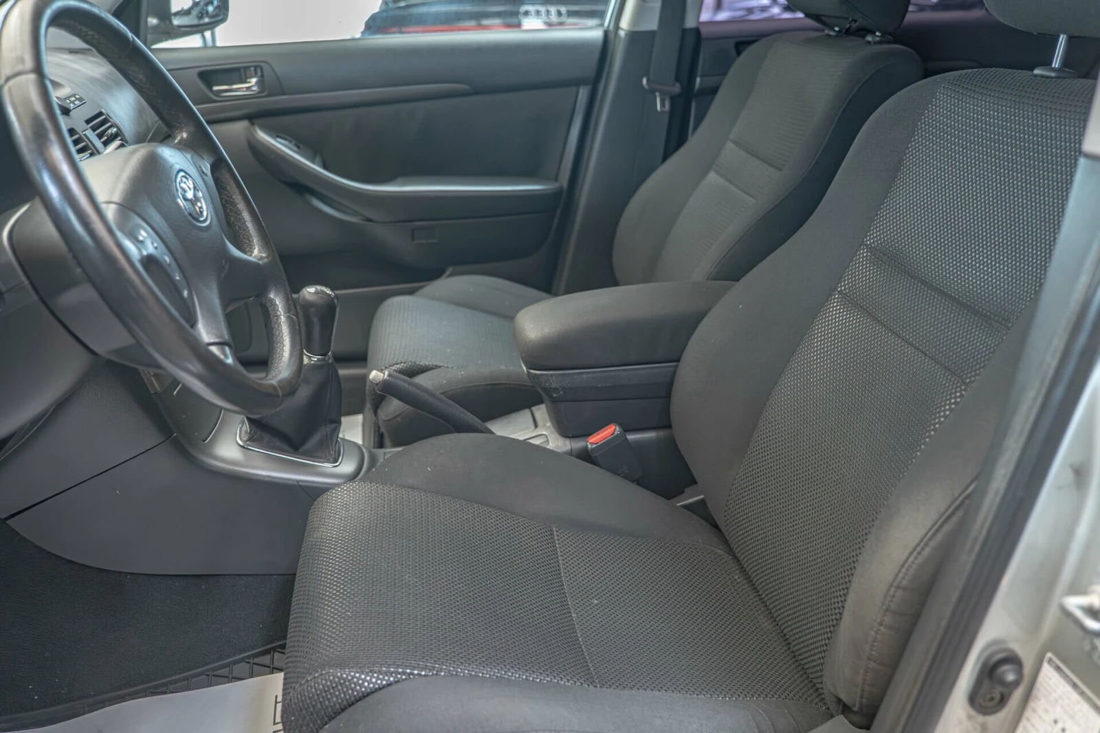 Toyota Avensis 2.0D-4D/Климатроник/Печка/Бленда/Мултиволан - изображение 8