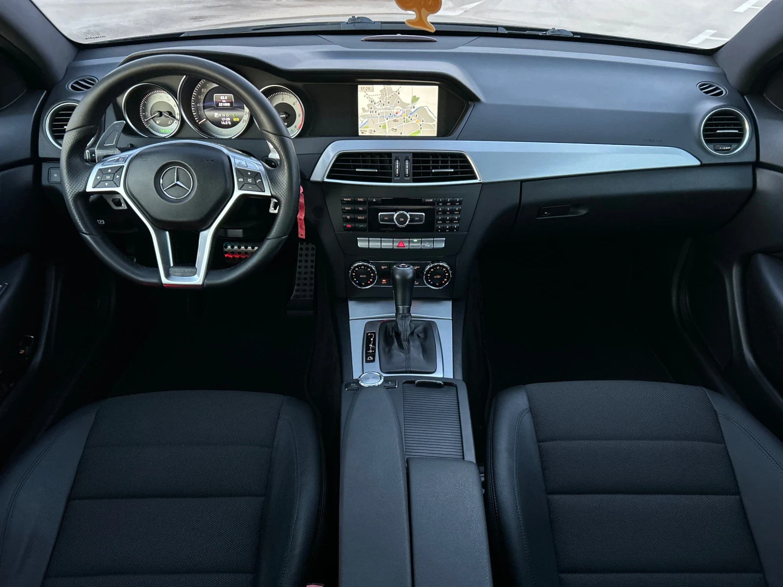 Mercedes-Benz C 220 CDI // AMG PACK, снимка 12 - Автомобили и джипове - 53851067