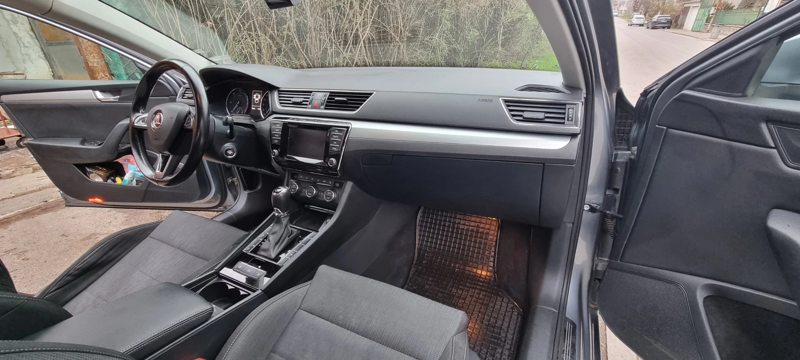 Skoda Superb Ambition 2.0TDI/6DSG/150PS, снимка 11 - Автомобили и джипове - 54032497