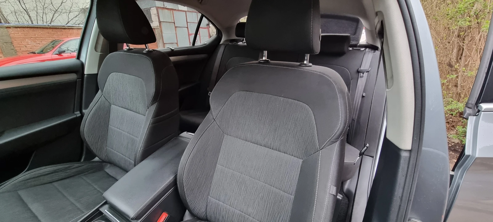 Skoda Superb Ambition 2.0TDI/6DSG/150PS, снимка 15 - Автомобили и джипове - 54032497