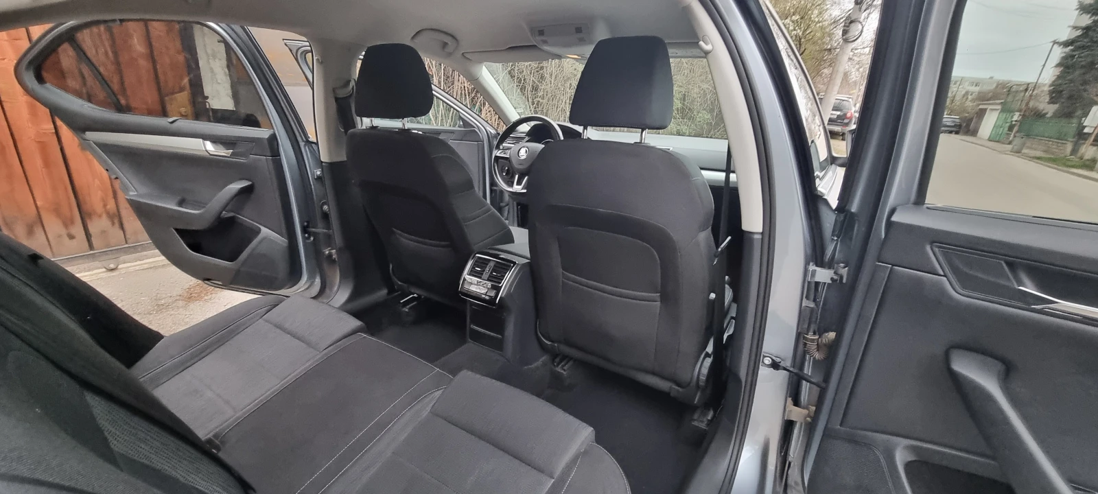 Skoda Superb Ambition 2.0TDI/6DSG/150PS, снимка 13 - Автомобили и джипове - 54032497