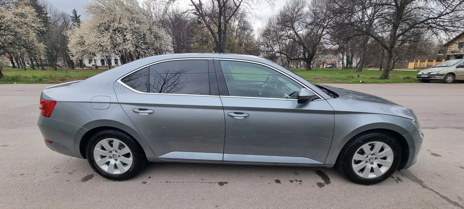 Skoda Superb Ambition 2.0TDI/6DSG/150PS, снимка 4 - Автомобили и джипове - 54032497