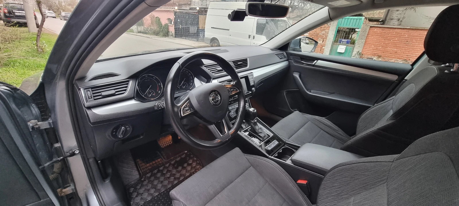 Skoda Superb Ambition 2.0TDI/6DSG/150PS, снимка 9 - Автомобили и джипове - 54032497