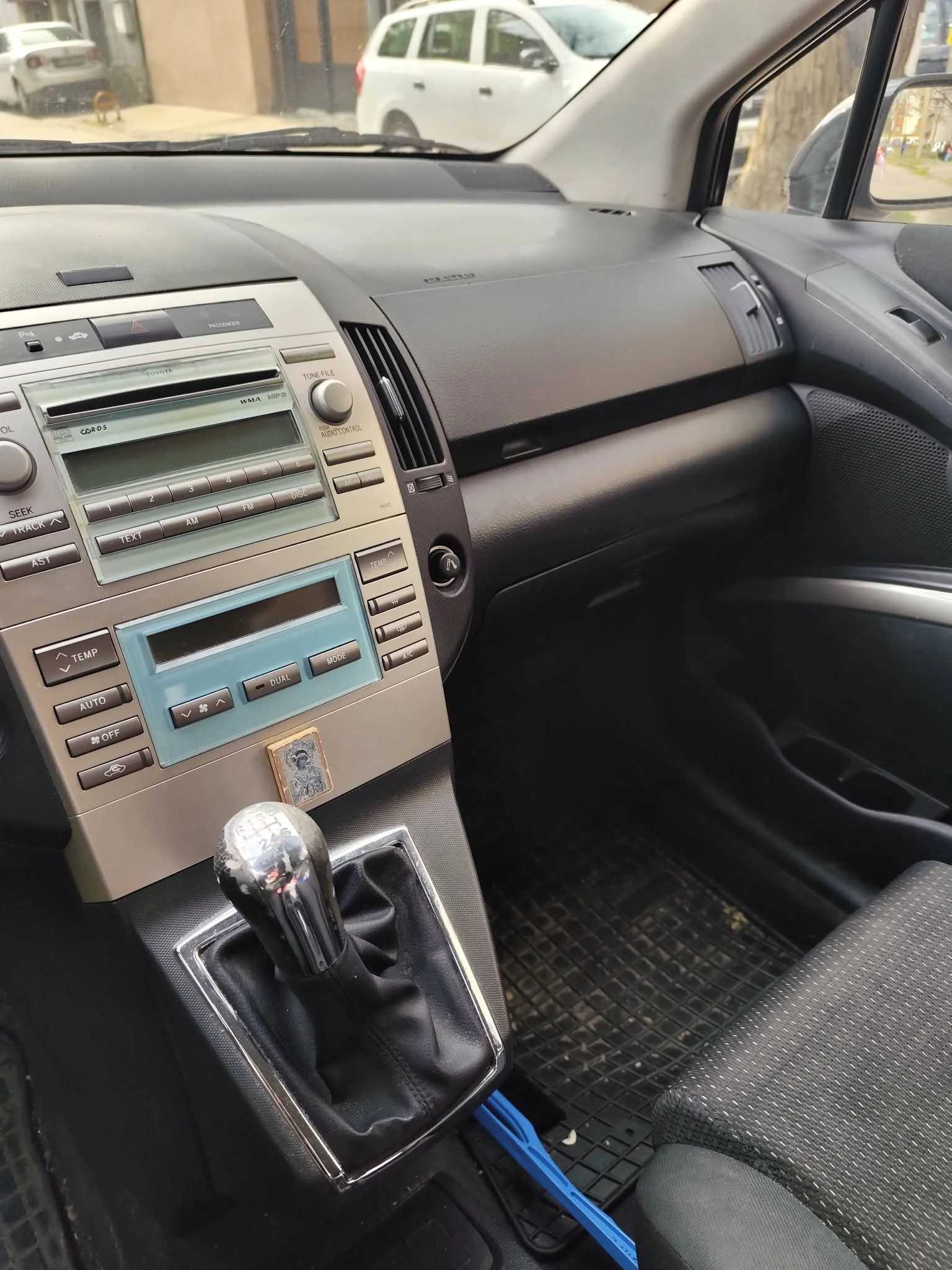 Toyota Corolla verso, снимка 9 - Автомобили и джипове - 54269137