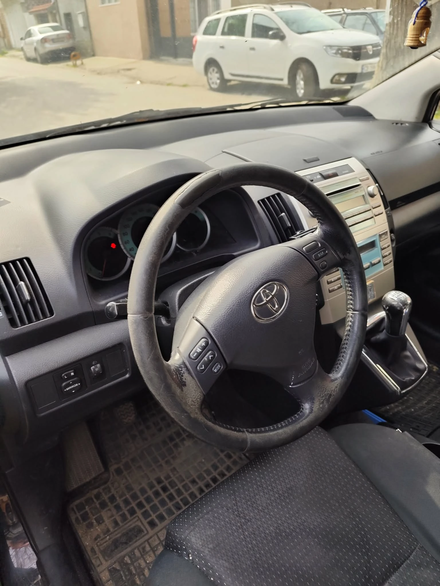 Toyota Corolla verso, снимка 8 - Автомобили и джипове - 54269137