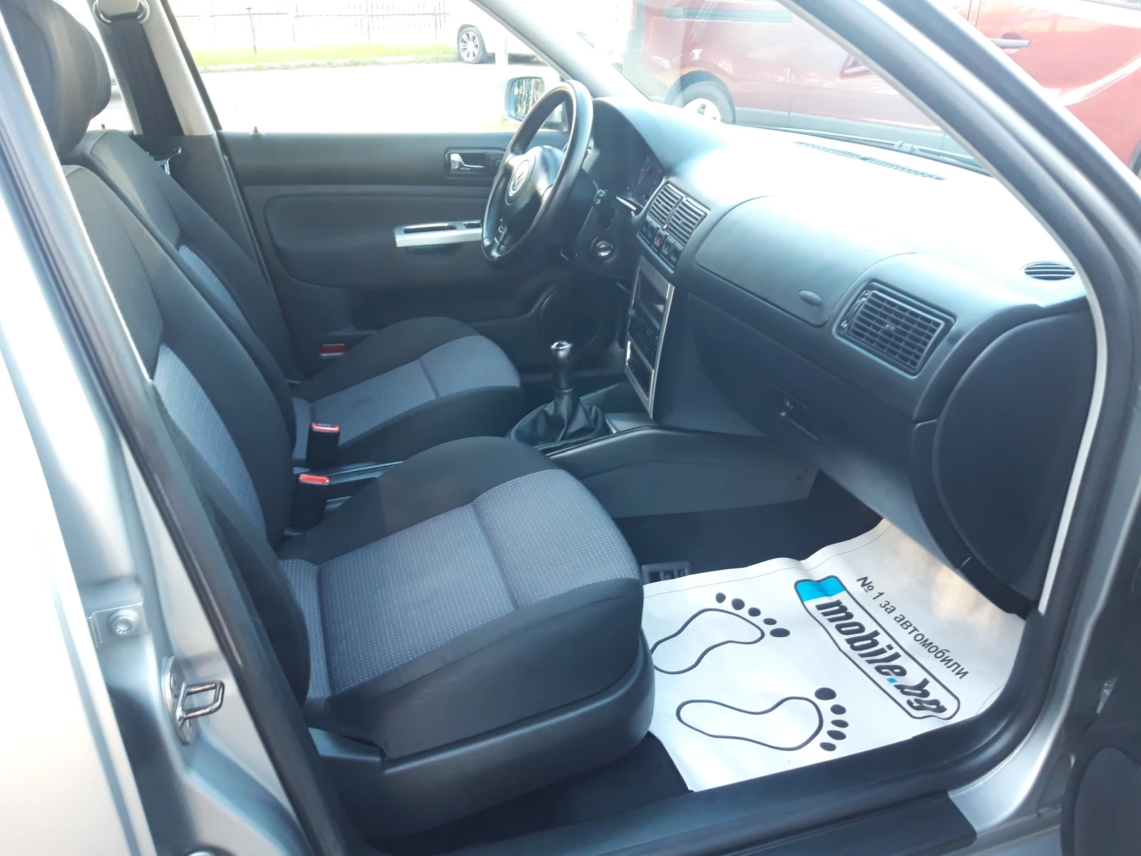 VW Golf 1.6i-16V* 105к.с* ОТЛИЧЕН* , снимка 13 - Автомобили и джипове - 54314432