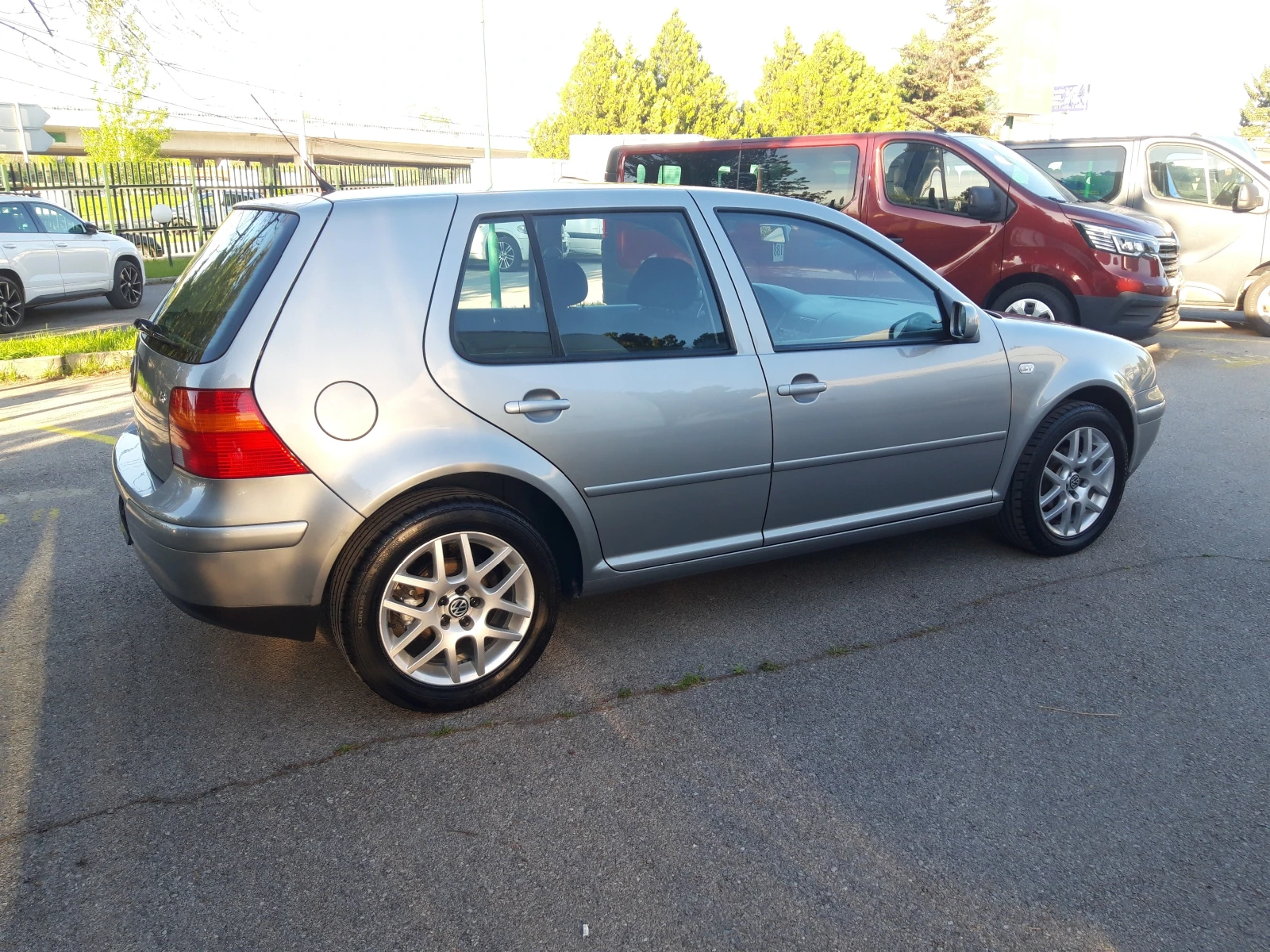 VW Golf 1.6i-16V* 105к.с* ОТЛИЧЕН* , снимка 4 - Автомобили и джипове - 54314432