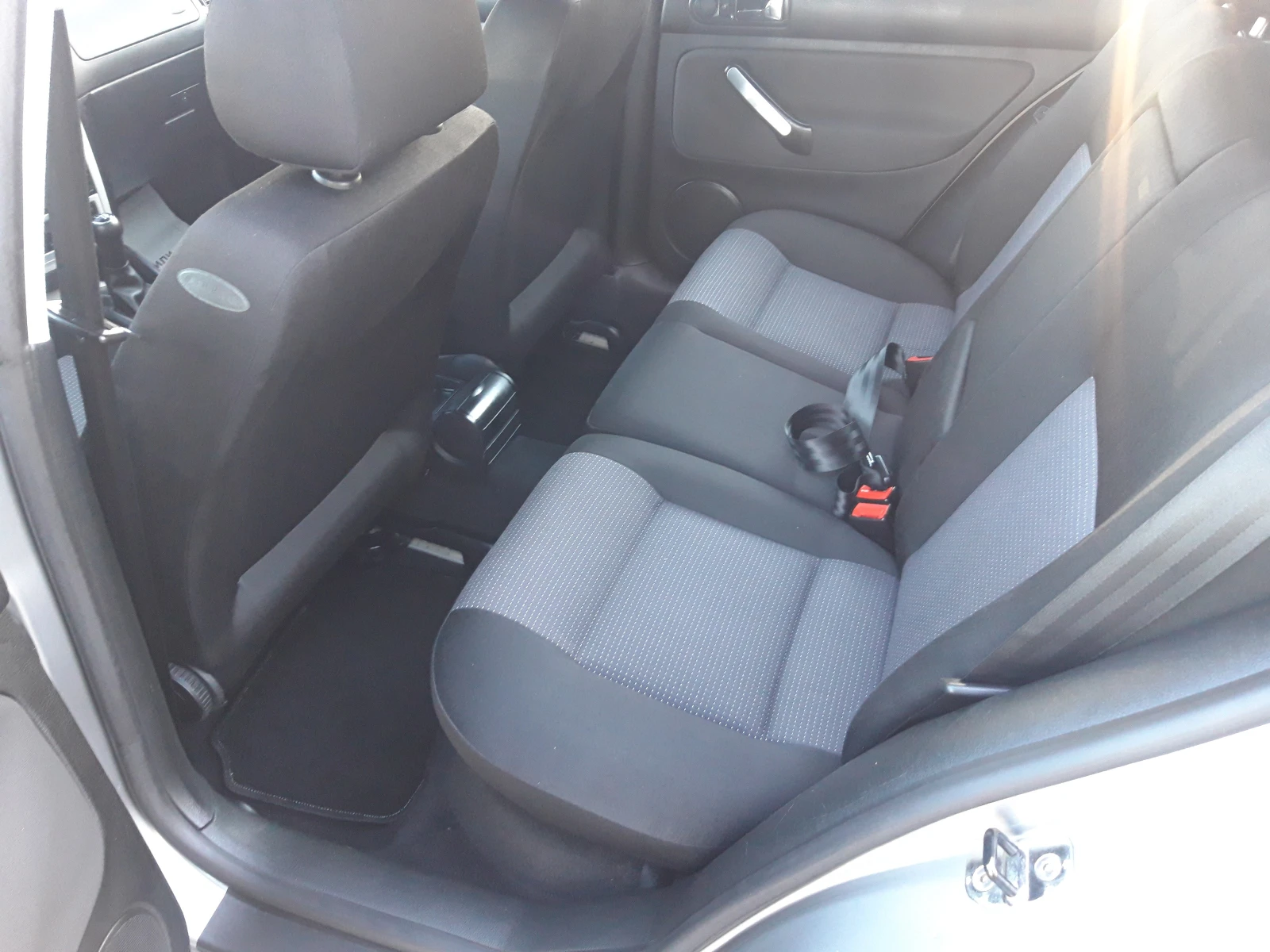 VW Golf 1.6i-16V* 105к.с* ОТЛИЧЕН* , снимка 11 - Автомобили и джипове - 54314432