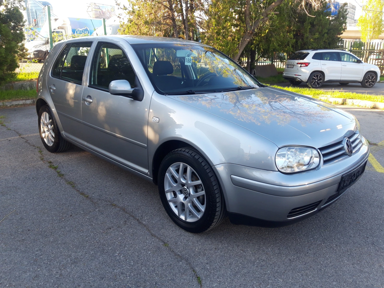 VW Golf 1.6i-16V* 105к.с* ОТЛИЧЕН* , снимка 3 - Автомобили и джипове - 54314432