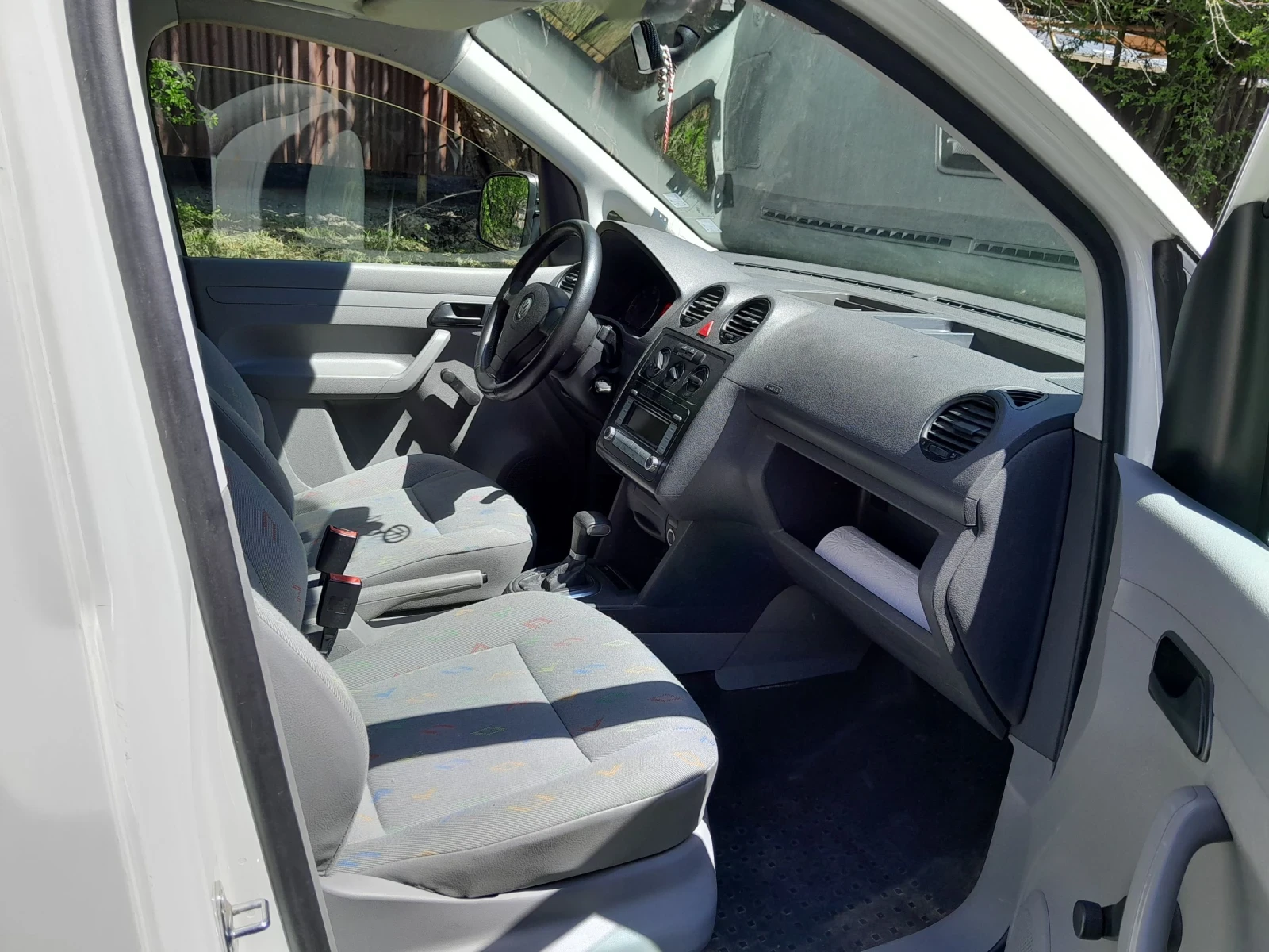 VW Caddy, снимка 5 - Автомобили и джипове - 54399427