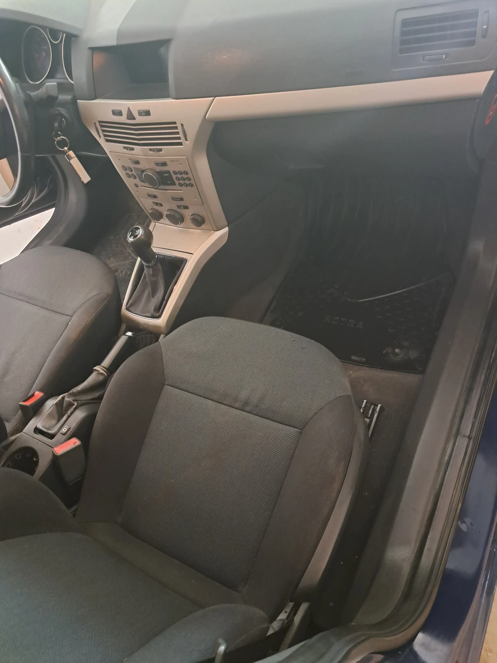 Opel Astra 1.6 H Комби, снимка 13 - Автомобили и джипове - 55469618