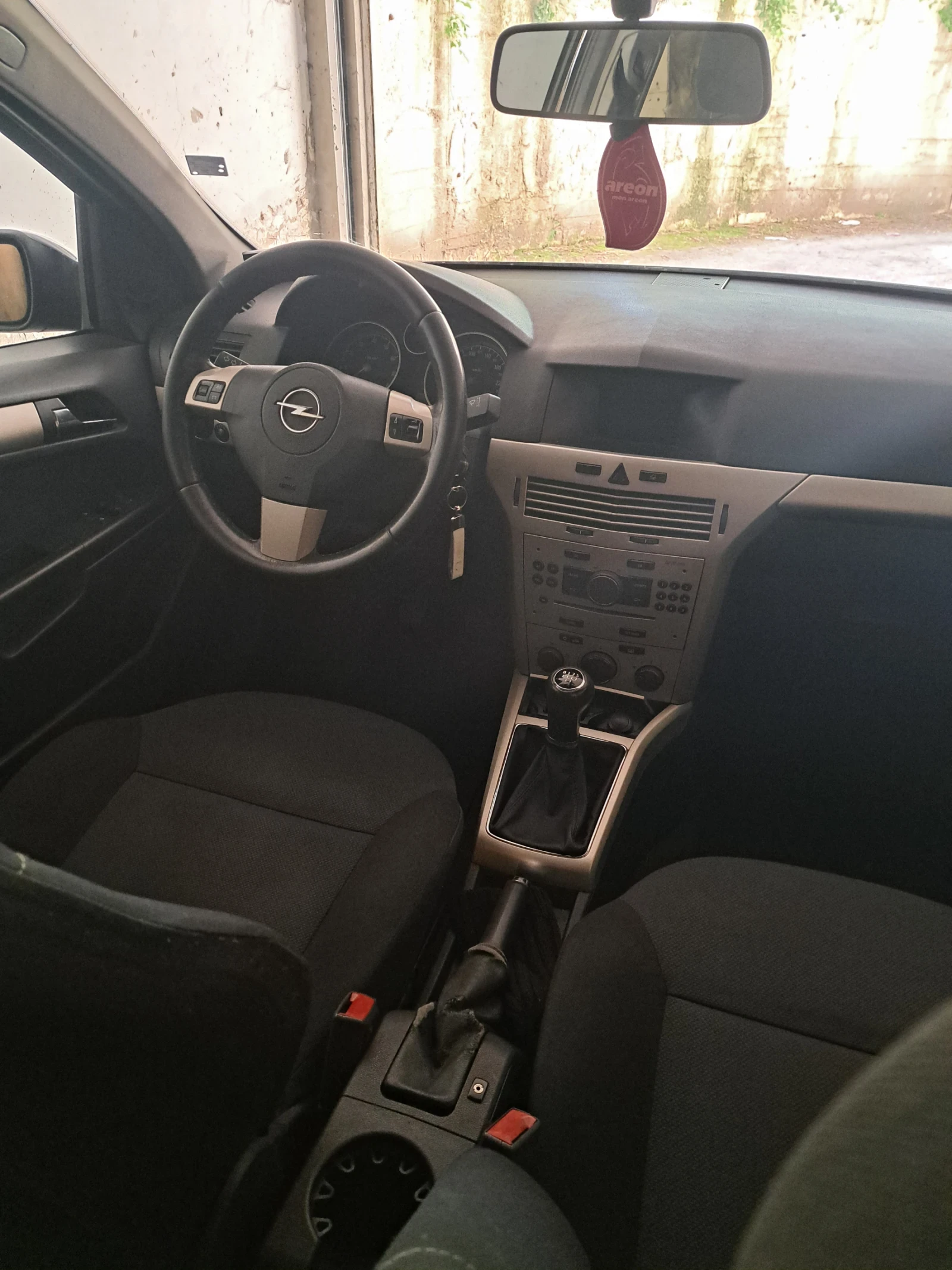 Opel Astra 1.6 H Комби, снимка 9 - Автомобили и джипове - 55469618