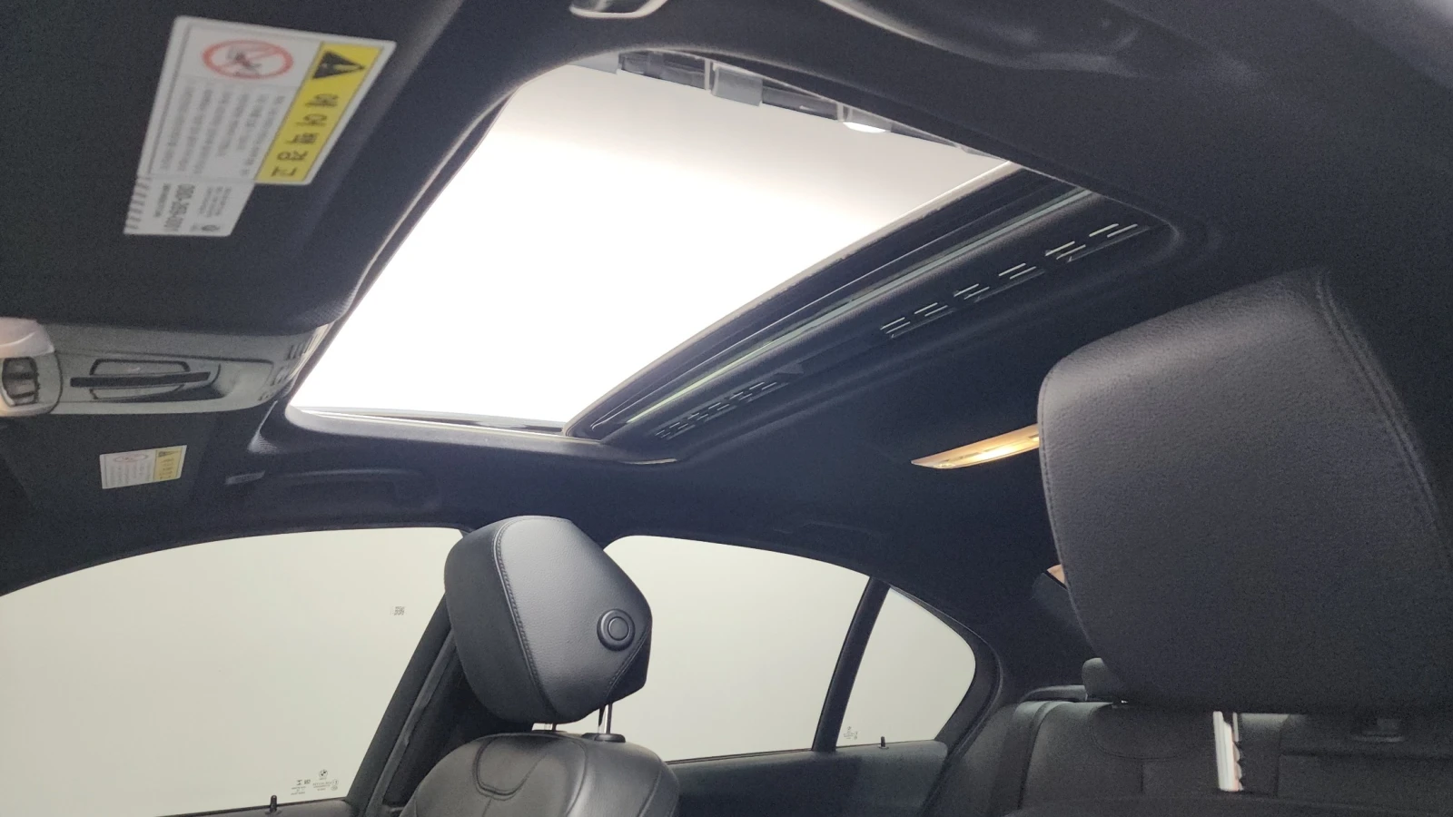 BMW 330 M SHADOW* HEAD UP* DIGITAL COCKPIT* PANO* 360* , снимка 13 - Автомобили и джипове - 55691956