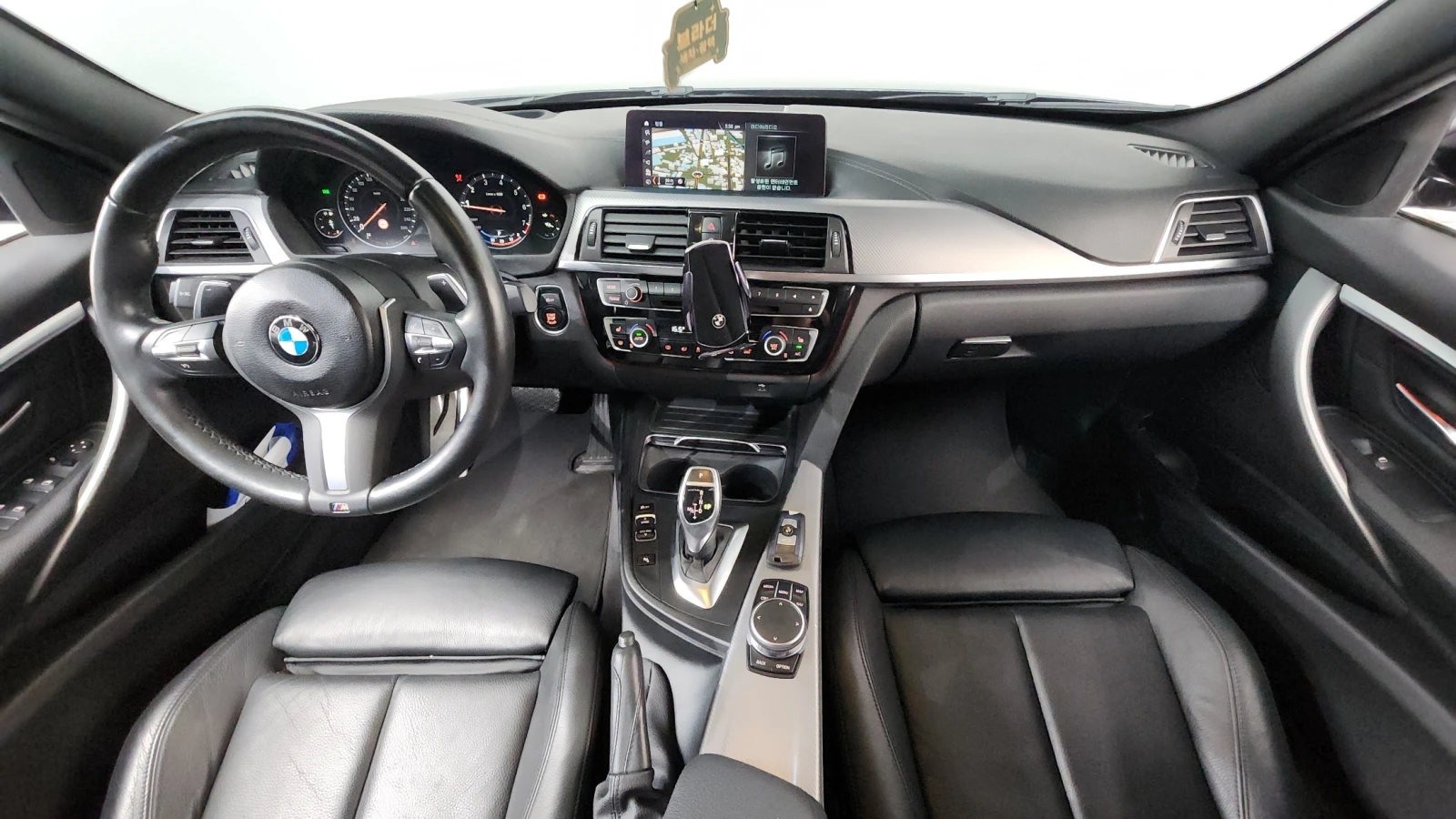 BMW 330 M SHADOW* HEAD UP* DIGITAL COCKPIT* PANO* 360* , снимка 6 - Автомобили и джипове - 55691956