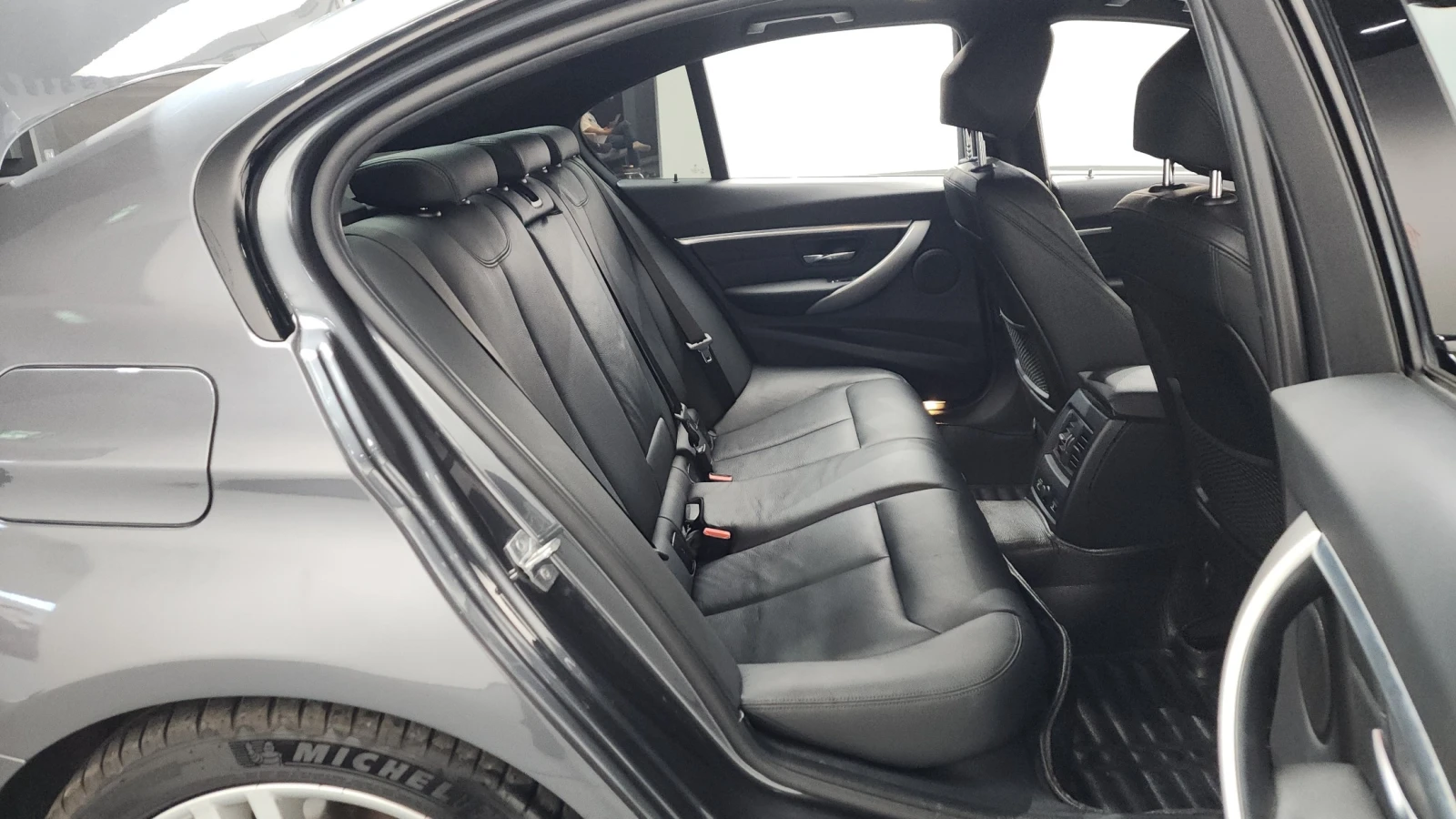 BMW 330 M SHADOW* HEAD UP* DIGITAL COCKPIT* PANO* 360* , снимка 10 - Автомобили и джипове - 55691956