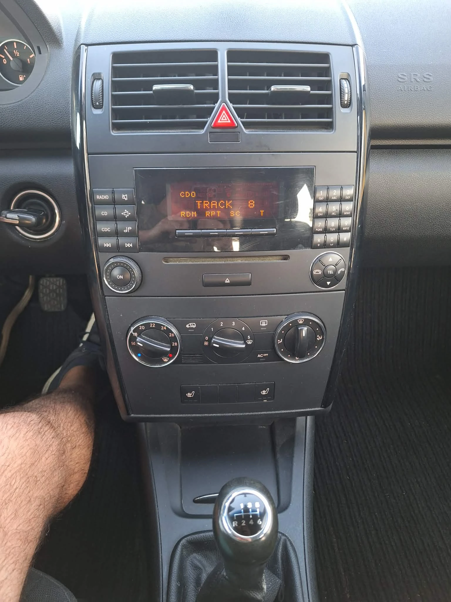 Mercedes-Benz A 180 2.0 CDI, снимка 11 - Автомобили и джипове - 55799298
