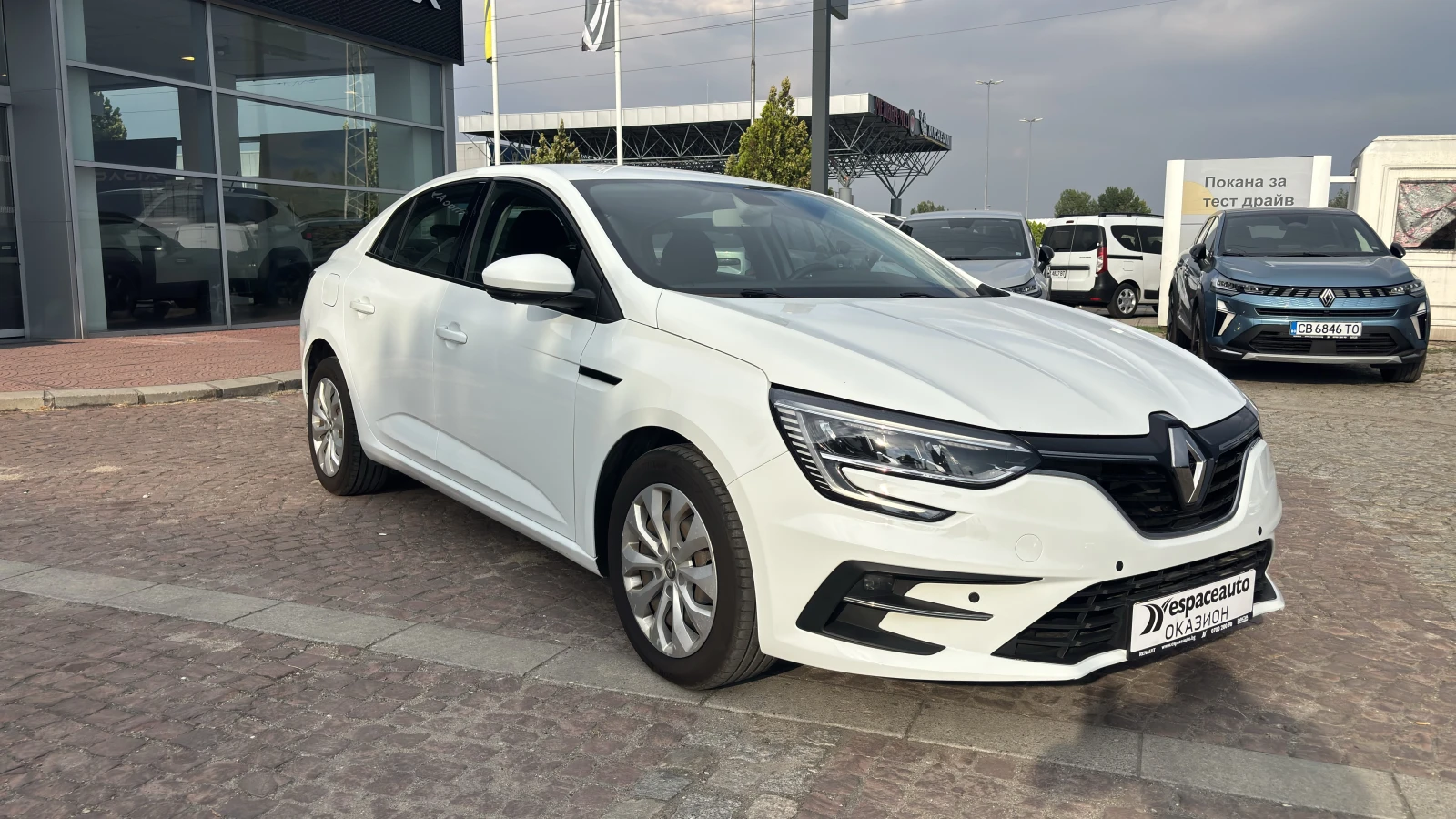 Renault Megane Sedan 1.3TCe 140 к.с./Life, снимка 4 - Автомобили и джипове - 55903459