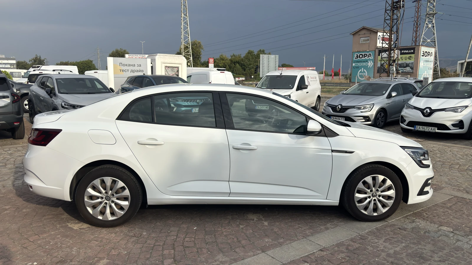 Renault Megane Sedan 1.3TCe 140 к.с./Life, снимка 3 - Автомобили и джипове - 55903459