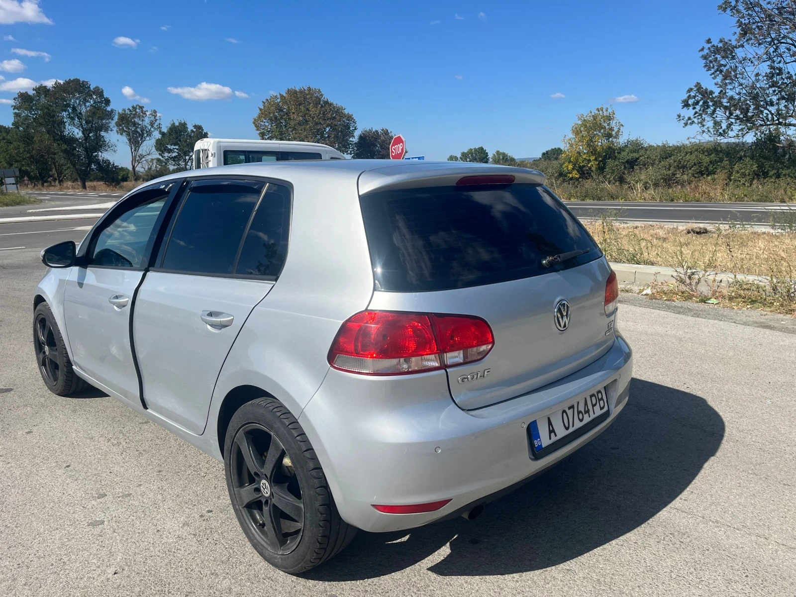 VW Golf 1.6 Blumotion, снимка 2 - Автомобили и джипове - 56354027