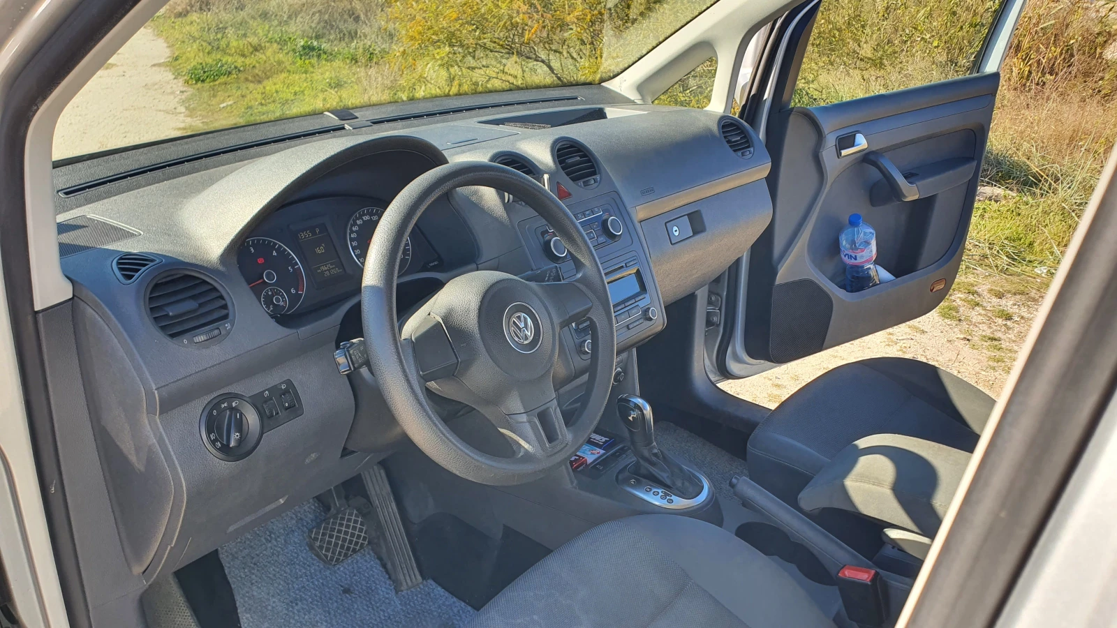 VW Caddy 1.6 TDI DSG 7 места Първи собств, снимка 4 - Автомобили и джипове - 56467803