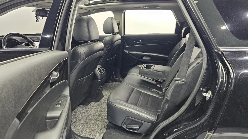 Kia Sorento 2.2 4WD NUMBER ONE EDITION, снимка 10 - Автомобили и джипове - 52333493