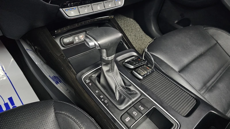 Kia Sorento 2.2 4WD NUMBER ONE EDITION, снимка 8 - Автомобили и джипове - 52333493