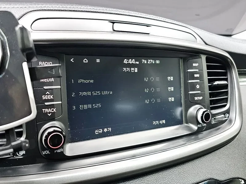 Kia Sorento Diesel 2.0 2Wd Prestige, снимка 16 - Автомобили и джипове - 55790096