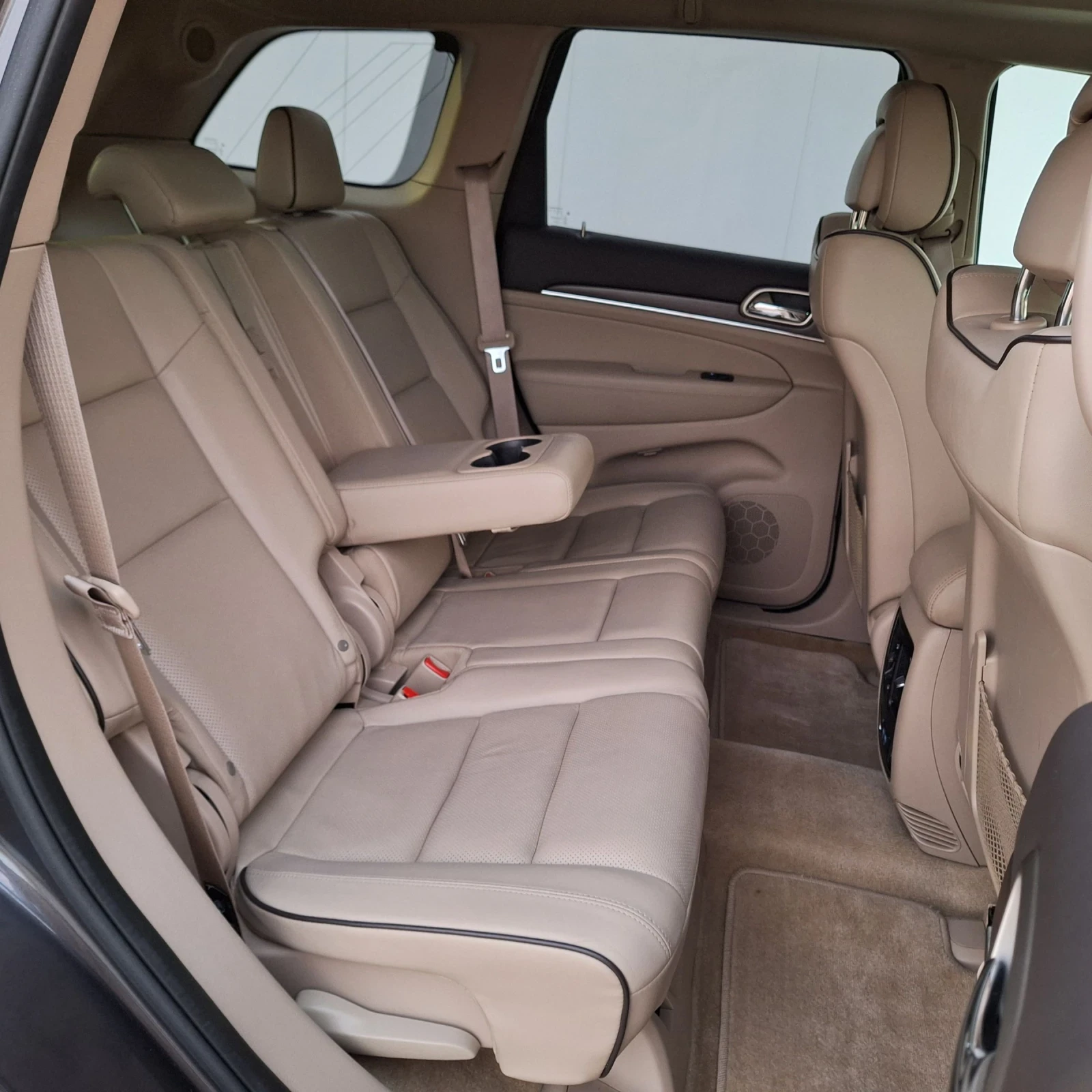 Jeep Grand cherokee FACELIFT* OVERLAND* 3.0CRD* ПЪЛНА СЕРВИЗНА ИСТОРИЯ - изображение 9