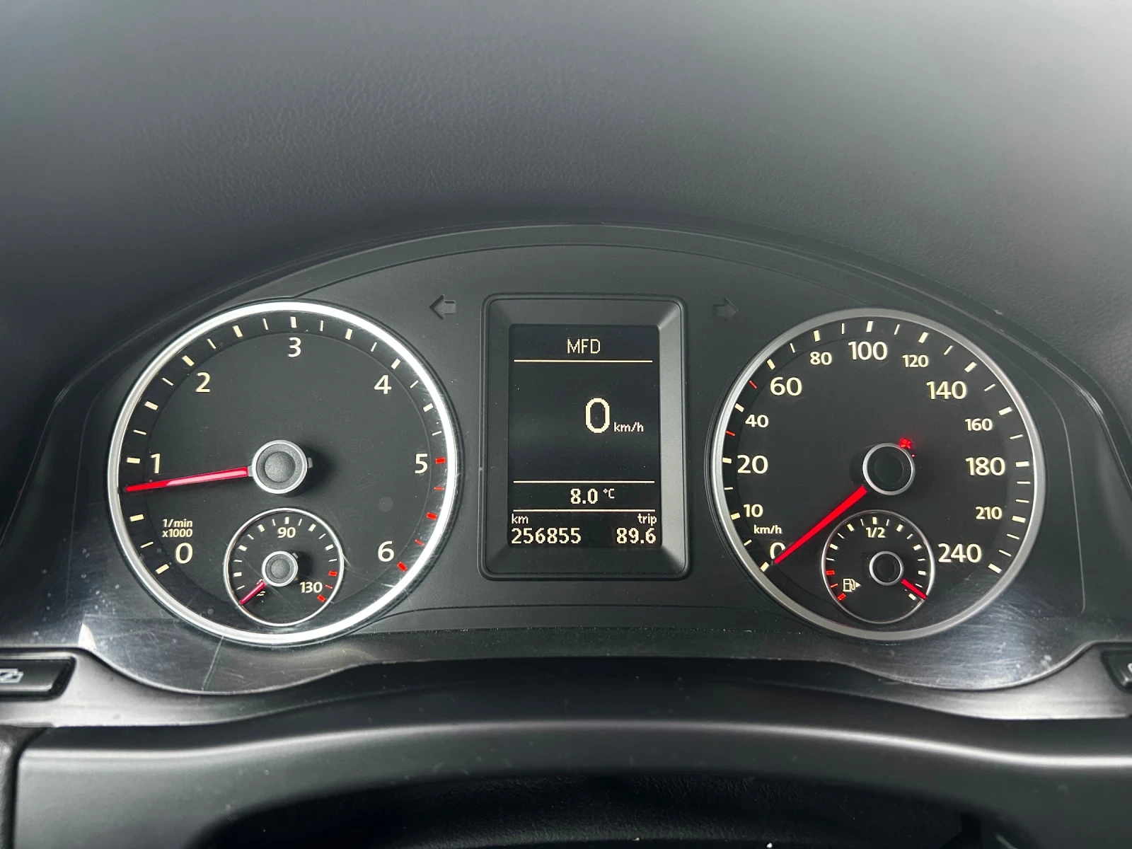 VW Tiguan, снимка 15 - Автомобили и джипове - 53939403