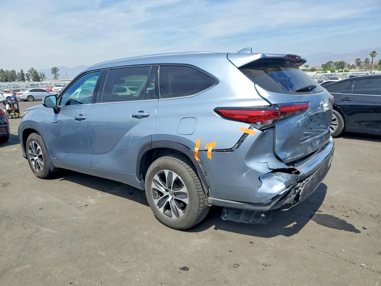 Toyota Highlander 2.5l Hybrid Xle, снимка 2 - Автомобили и джипове - 54883682