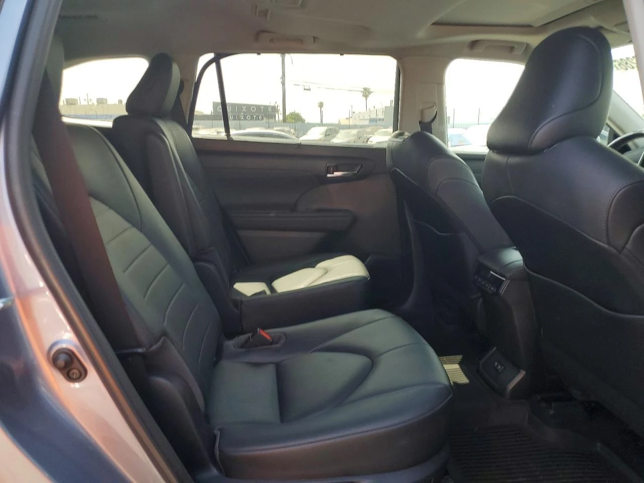 Toyota Highlander 2.5l Hybrid Xle, снимка 11 - Автомобили и джипове - 54883682