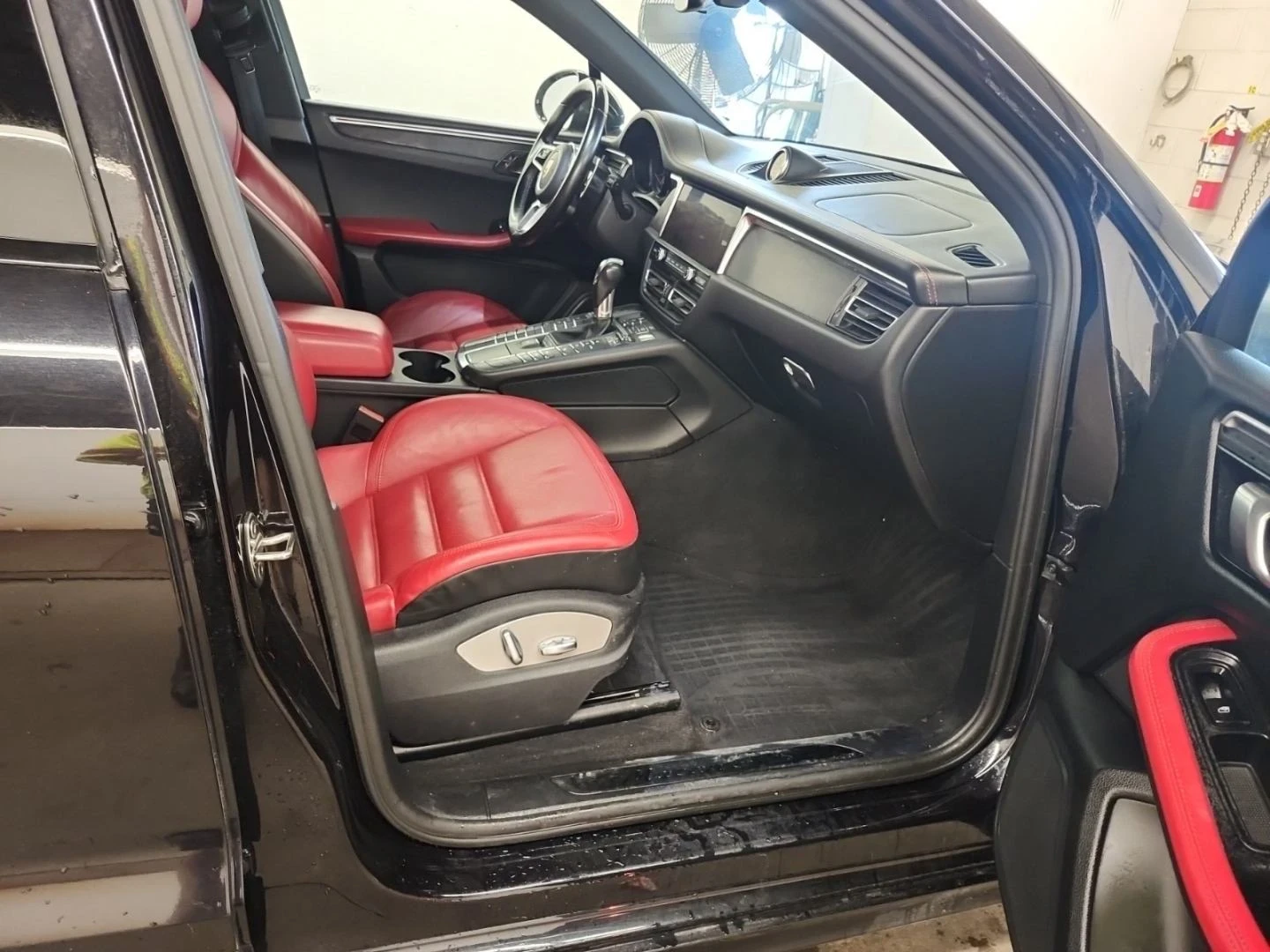 Porsche Macan GTS | Air Suspension | Sport Chrono | BOSE | , снимка 13 - Автомобили и джипове - 55060821
