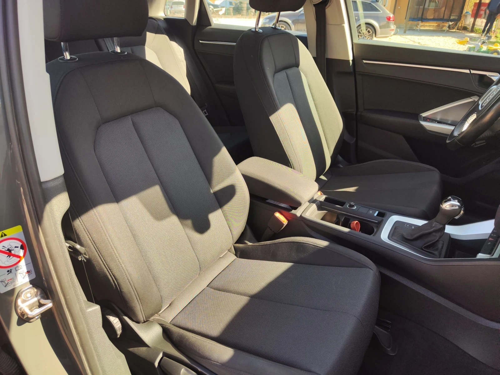 Audi Q3 2.0 D , снимка 8 - Автомобили и джипове - 56413914