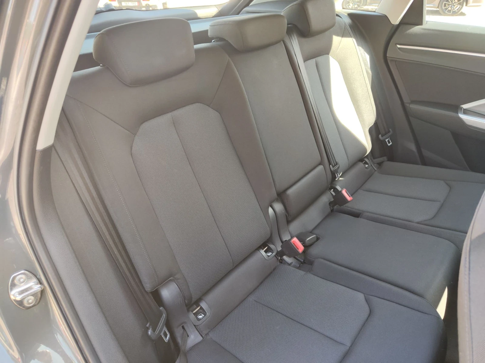 Audi Q3 2.0 D , снимка 9 - Автомобили и джипове - 56413914