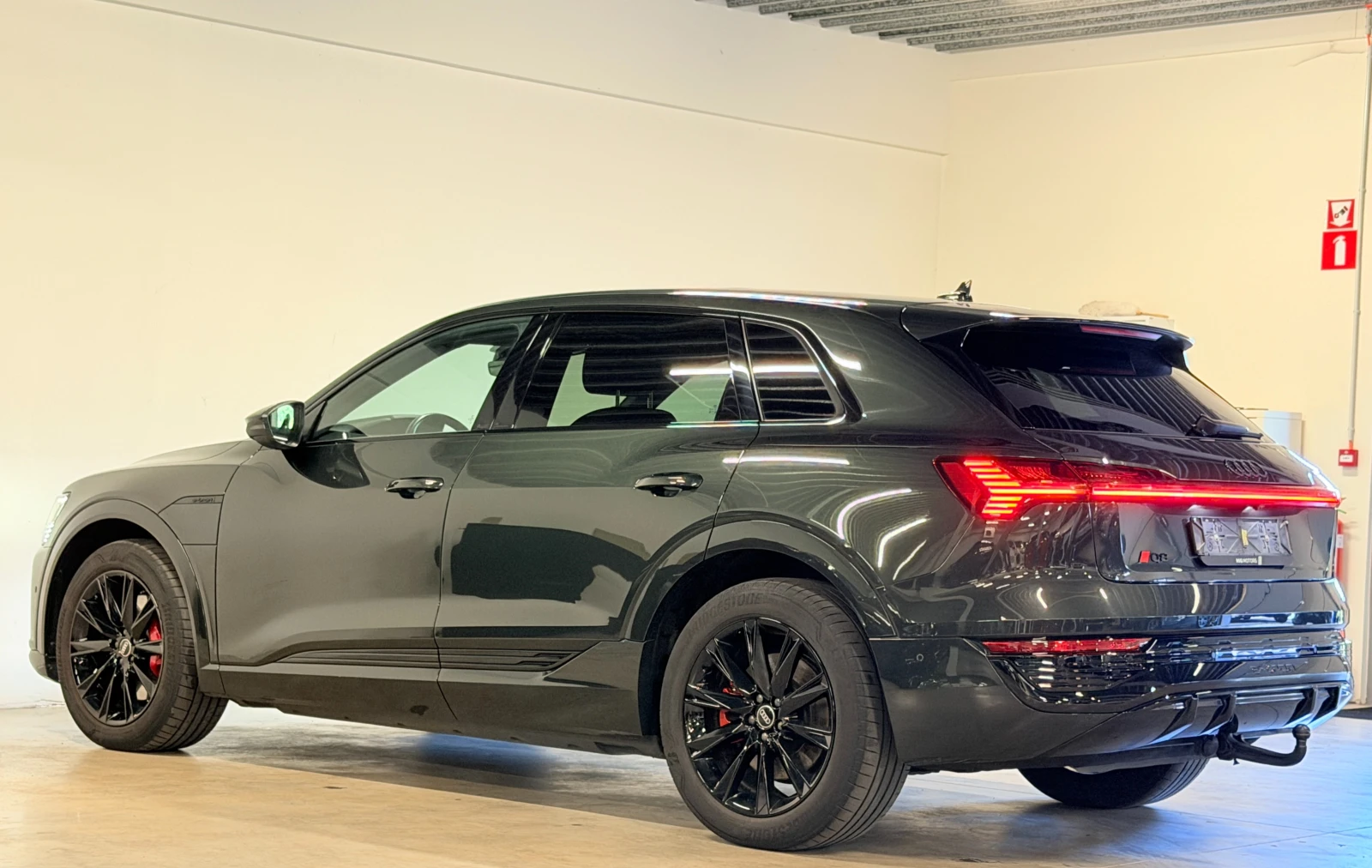 Audi Q8 etron 55 quattro Pano Cam Leather LED Navi 95% SoH | Mobile.bg � ����������� 4