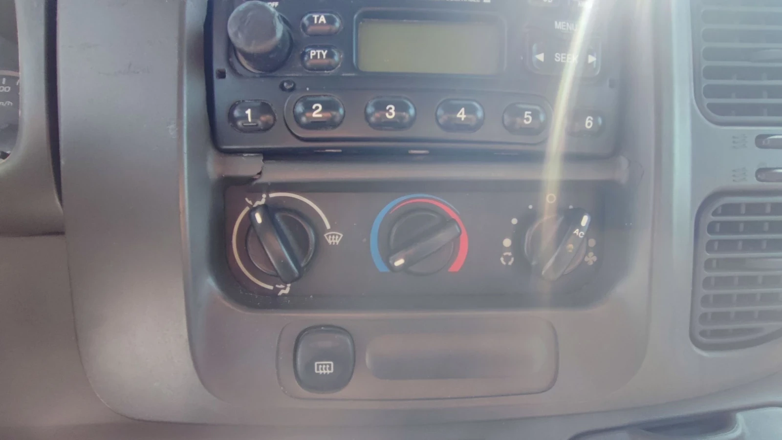 Ford Transit 90т330 2.4tdci 8+ 1клима - изображение 10