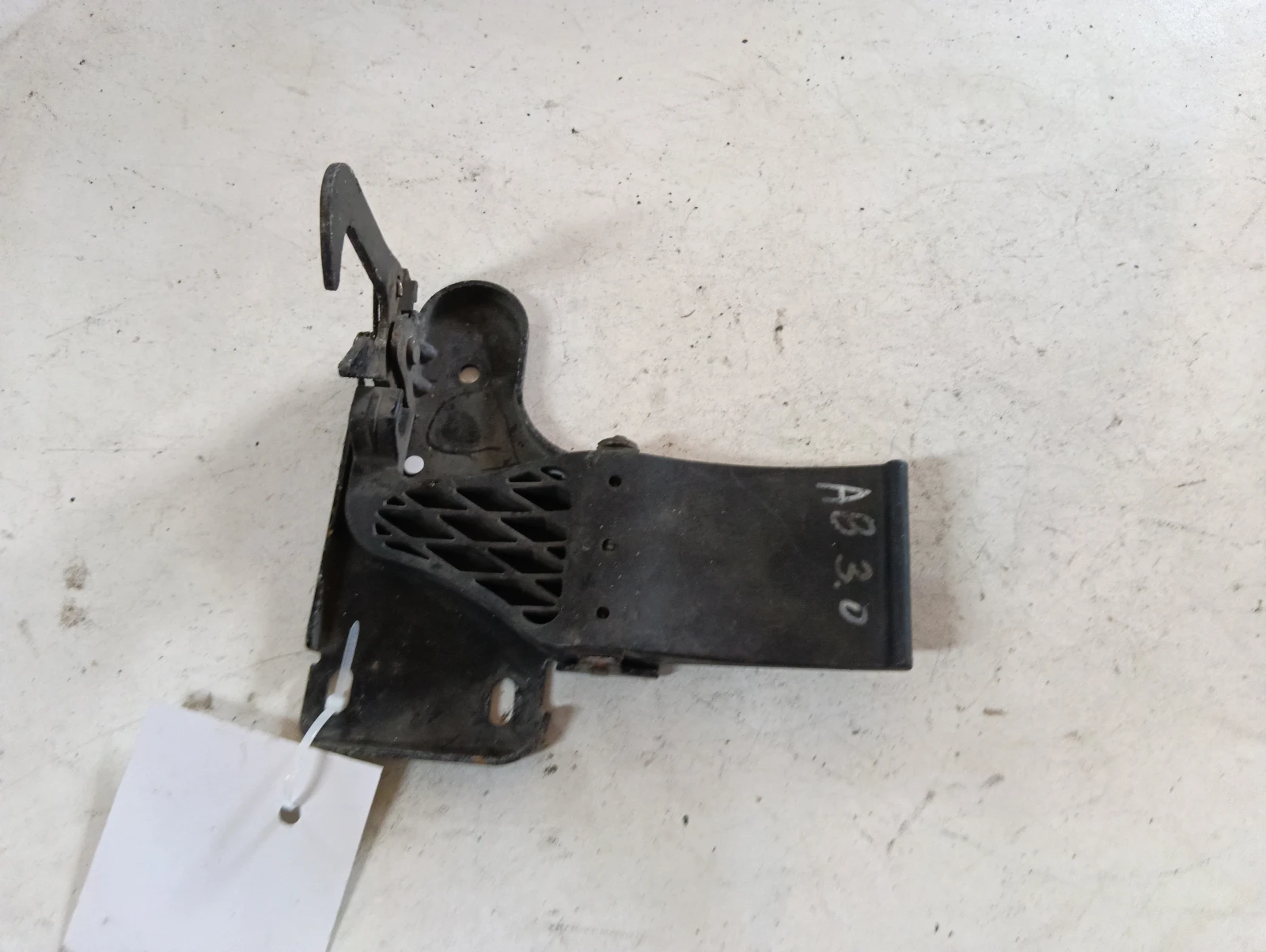 дръжка преден капак 4E0823485B Audi A8