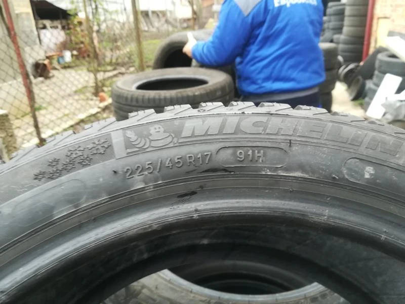 Гуми Зимни 225/45R17, снимка 6 - Гуми и джанти - 20433071