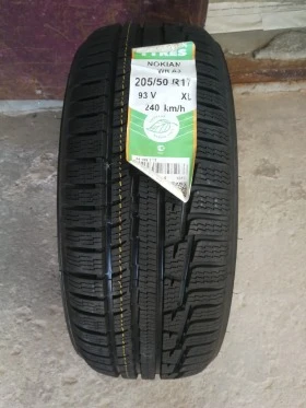 Гуми Зимни 205/50R17, снимка 5 - Гуми и джанти - 45863893