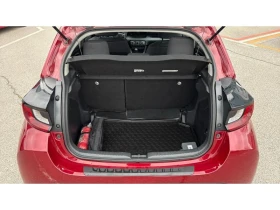 Toyota Yaris 1.5 CHIC 6MT, снимка 9