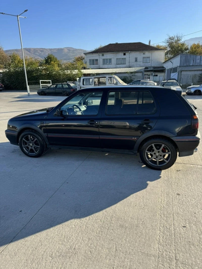 VW Golf, снимка 5 - Автомобили и джипове - 47897687