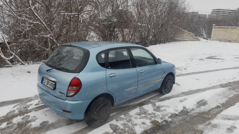 Daihatsu Sirion 1, 0 АВТОМАТ, снимка 2 - Автомобили и джипове - 49193747