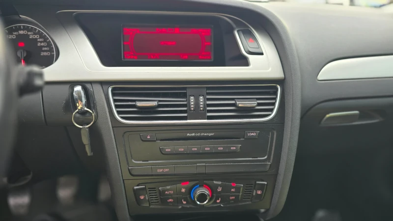 Audi A4 2.0 TDI, снимка 16 - Автомобили и джипове - 52108297