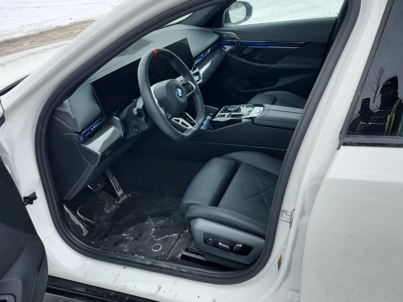 BMW i5 M60 xDrive| 360| HEADUP| CARFAX| B&W Sound System , снимка 9 - Автомобили и джипове - 53498950