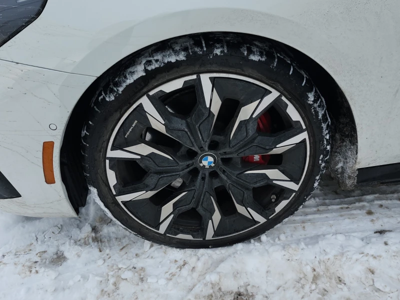BMW i5 M60 xDrive| 360| HEADUP| CARFAX| B&W Sound System , снимка 7 - Автомобили и джипове - 53498950