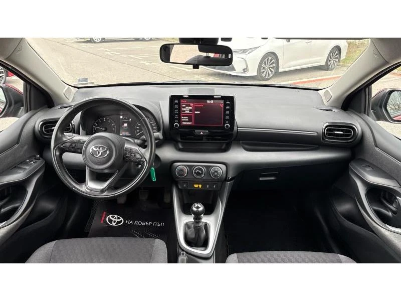 Toyota Yaris 1.5 CHIC 6MT, снимка 7 - Автомобили и джипове - 53953157