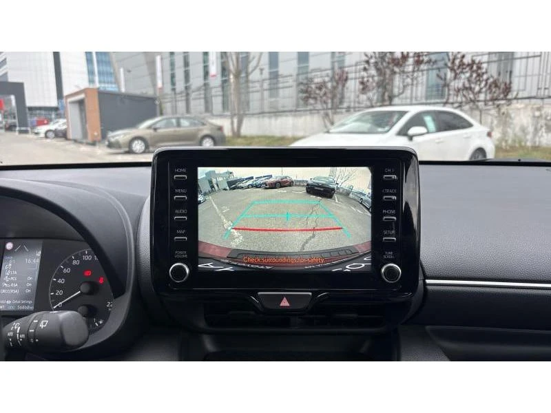 Toyota Yaris 1.5 CHIC 6MT, снимка 14 - Автомобили и джипове - 53953157