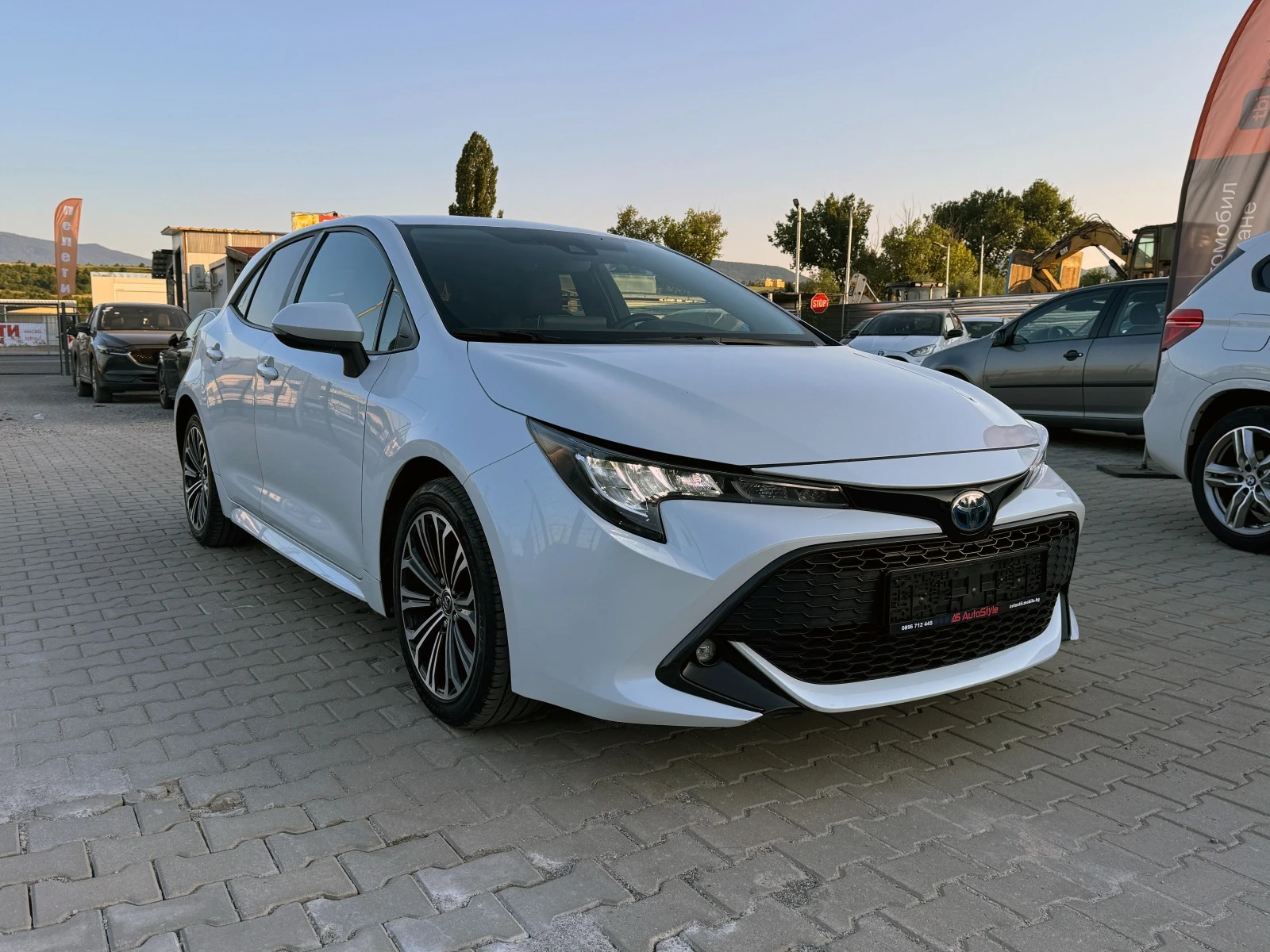 Toyota Corolla 1.8 Hybrid Executive - изображение 2